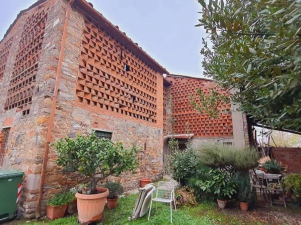 casa indipendente in vendita a Capannori in zona Santa Margherita