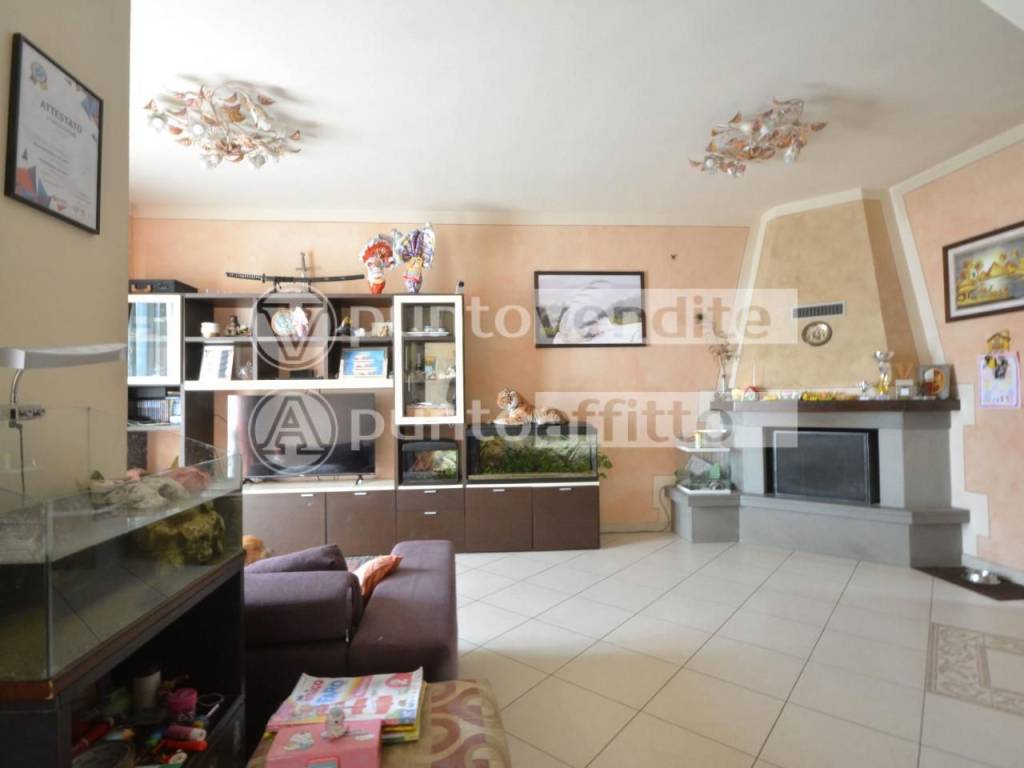 casa indipendente in vendita a Capannori in zona Segromigno in Monte