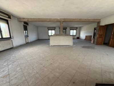 locale di sgombero in vendita a Capannori in zona Santa Margherita