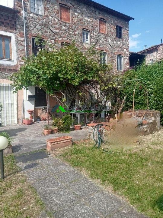 casa indipendente in vendita a Capannori in zona Segromigno in Monte