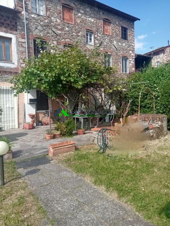 casa indipendente in vendita a Capannori in zona Segromigno in Monte