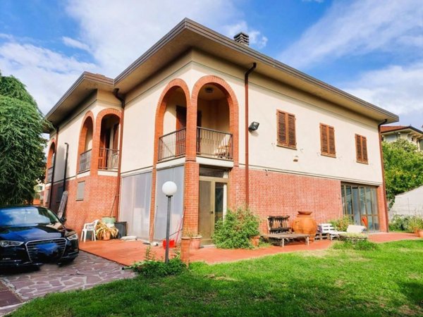 casa indipendente in vendita a Capannori in zona Marlia