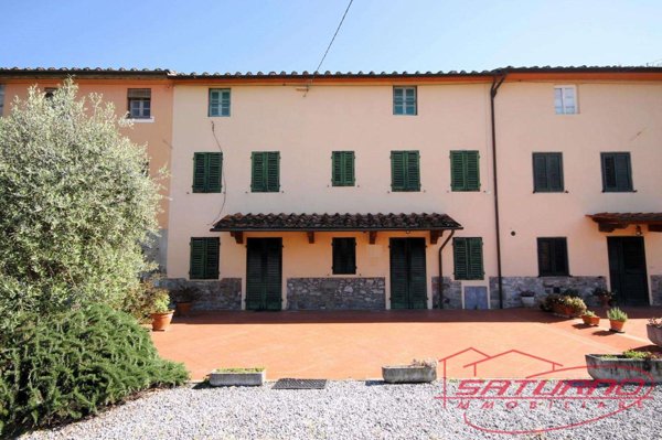 intera palazzina in vendita a Capannori in zona Marlia