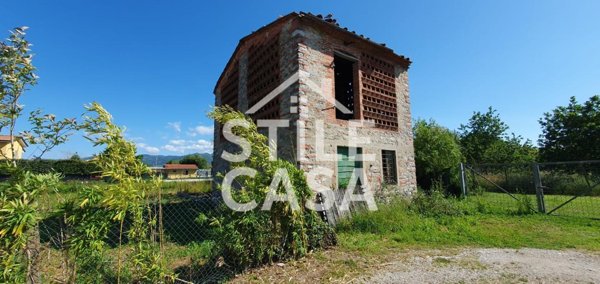 casa indipendente in vendita a Capannori in zona Lammari