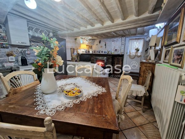 casa indipendente in vendita a Capannori in zona Castelvecchio di Compito