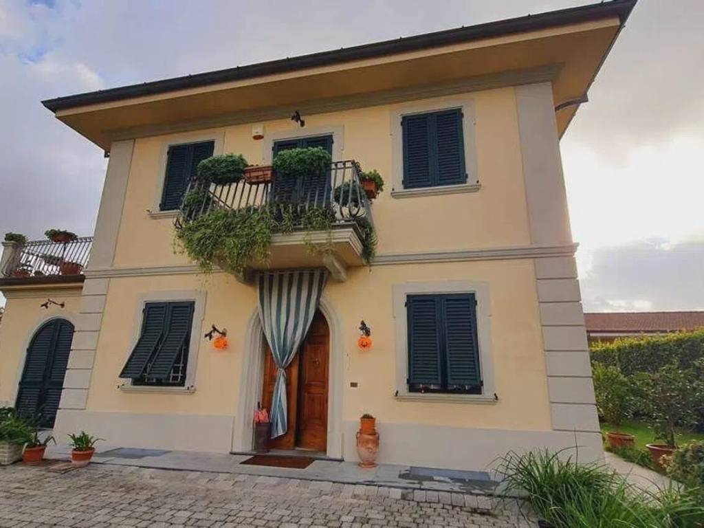 casa indipendente in vendita a Capannori in zona Santa Margherita