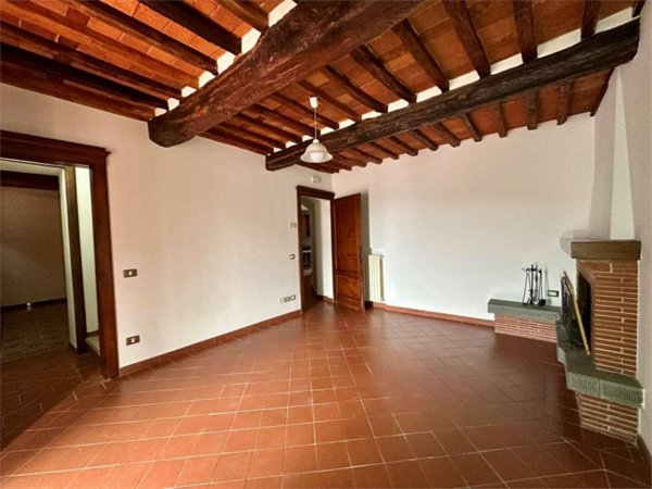 locale di sgombero in vendita a Capannori in zona Marlia
