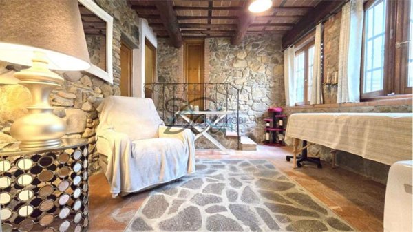 casa indipendente in vendita a Capannori in zona Lunata