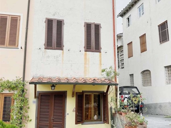 casa indipendente in vendita a Capannori in zona Segromigno in Monte