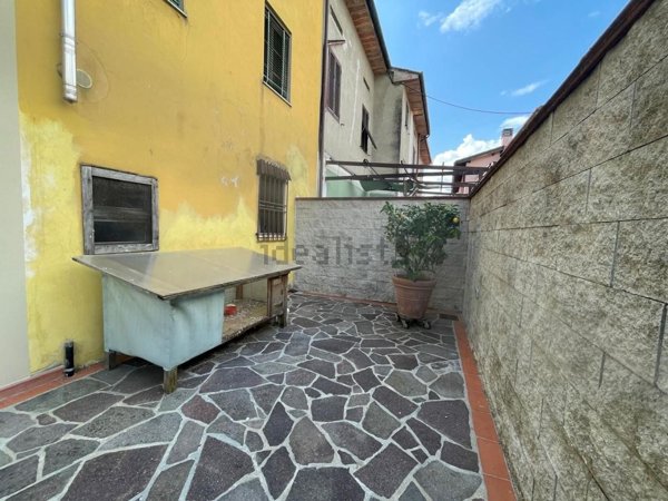 casa indipendente in vendita a Capannori in zona Lammari
