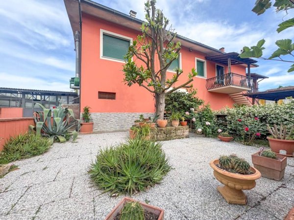 casa indipendente in vendita a Capannori