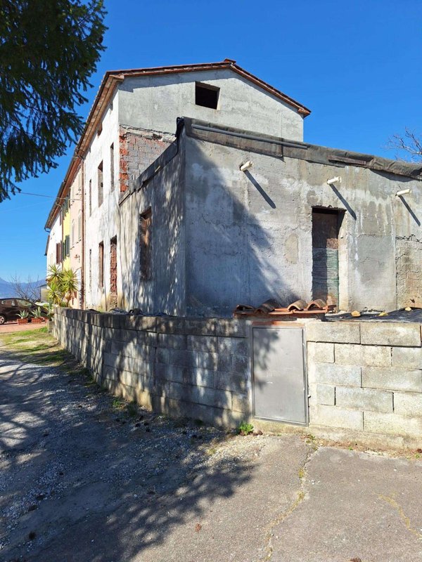 intera palazzina in vendita a Capannori