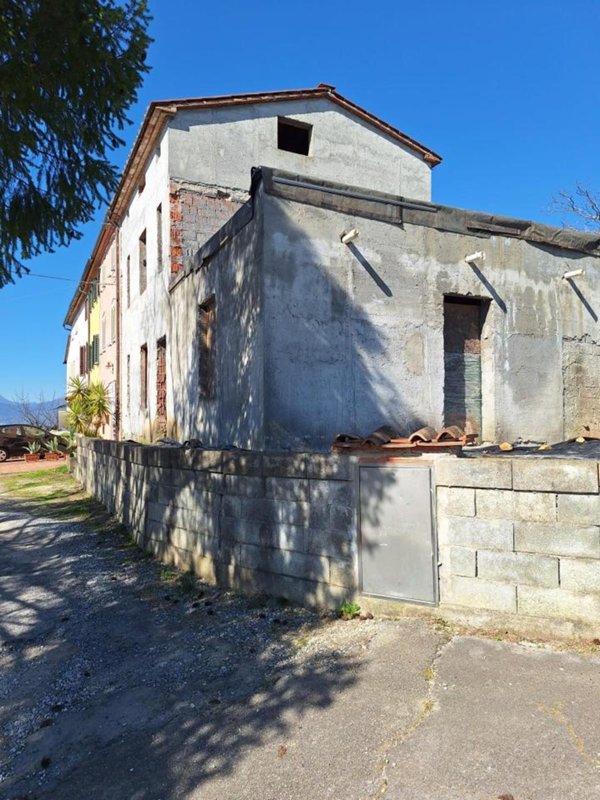 intera palazzina in vendita a Capannori