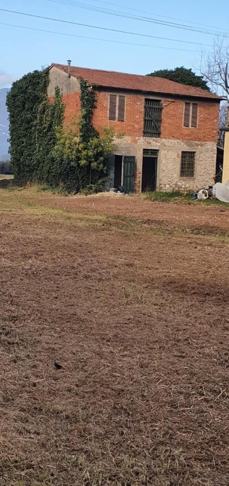 casale in vendita a Capannori in zona Lammari
