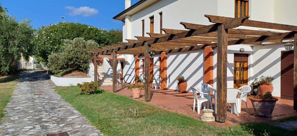 casa indipendente in vendita a Capannori in zona Marlia
