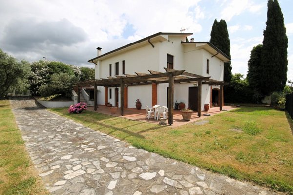 casa indipendente in vendita a Capannori in zona Marlia