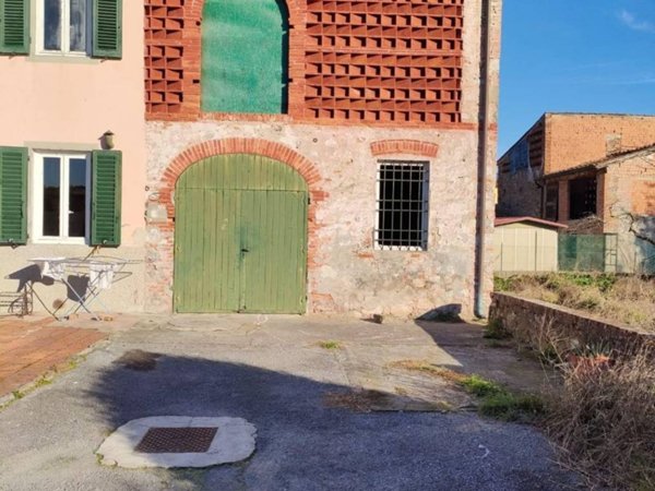 casa indipendente in vendita a Capannori in zona Lunata
