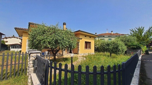 casa indipendente in vendita a Capannori in zona Lammari