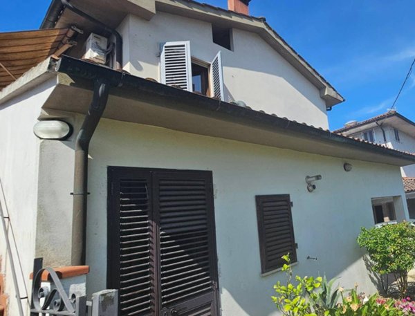 casa indipendente in vendita a Capannori