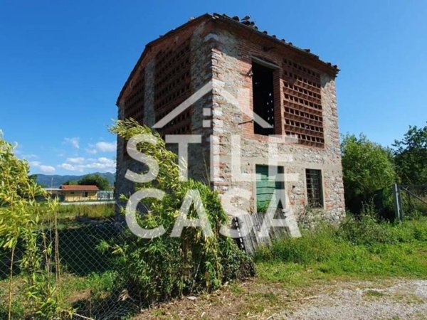casa indipendente in vendita a Capannori in zona Lammari