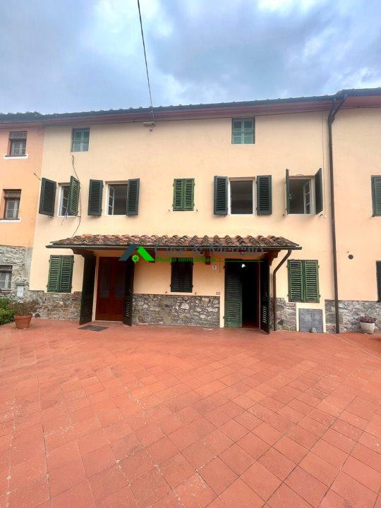 casa indipendente in vendita a Capannori in zona Marlia
