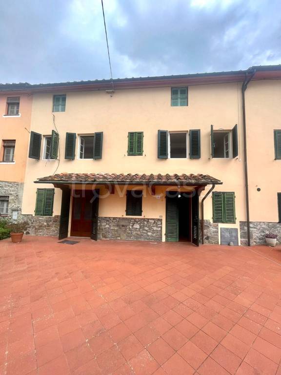 casa indipendente in vendita a Capannori in zona Marlia