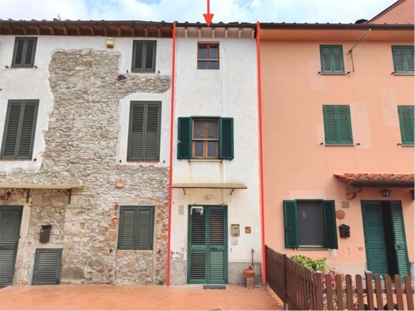 casa indipendente in vendita a Capannori in zona Marlia