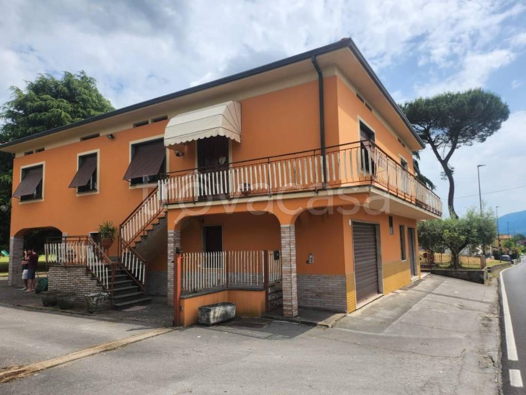casa indipendente in vendita a Capannori in zona Segromigno in Monte