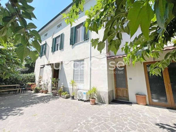 casa indipendente in vendita a Capannori in zona Lunata