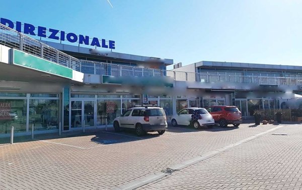ufficio in vendita a Capannori in zona Lunata