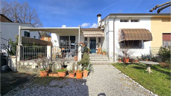 casa indipendente in vendita a Capannori in zona Segromigno in Monte
