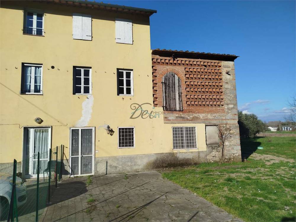 casa indipendente in vendita a Capannori in zona Lunata