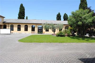 locale commerciale in vendita a Capannori in zona Marlia