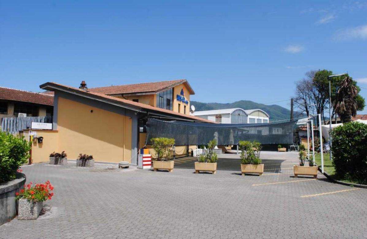 locale commerciale in vendita a Capannori