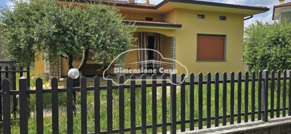 casa indipendente in vendita a Capannori in zona Marlia