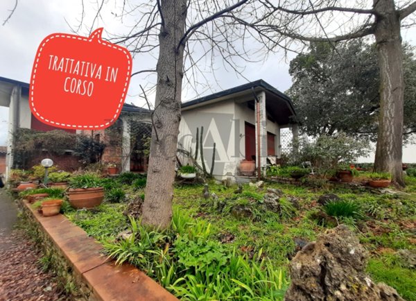 casa indipendente in vendita a Capannori in zona Lunata
