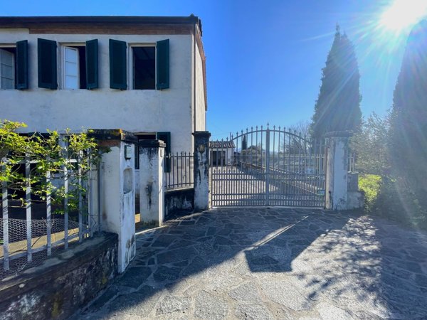casa indipendente in vendita a Capannori in zona Marlia