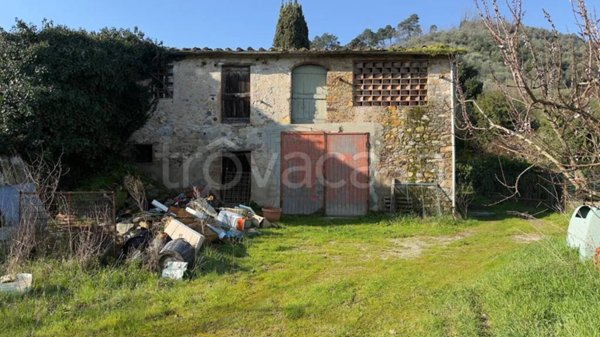 casa semindipendente in vendita a Capannori in zona Lammari