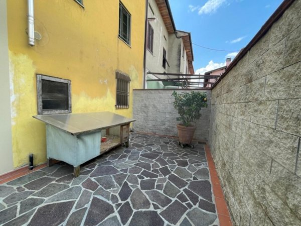 casa indipendente in vendita a Capannori in zona Marlia