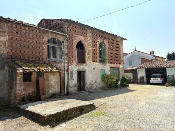 casa indipendente in vendita a Capannori in zona Carraia