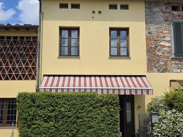 casa indipendente in vendita a Capannori in zona Lunata