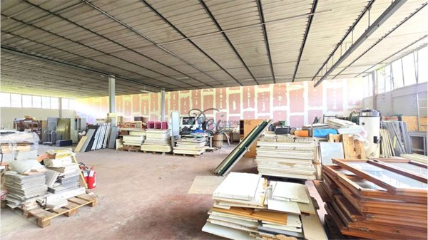 ufficio in vendita a Capannori in zona Segromigno in Monte