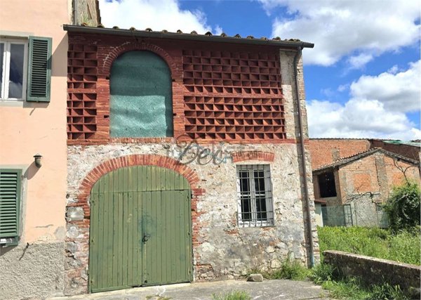 casa indipendente in vendita a Capannori in zona Lunata