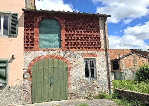 casa indipendente in vendita a Capannori in zona Lunata