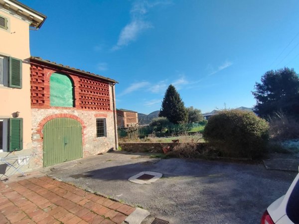 casa indipendente in vendita a Capannori in zona Lunata