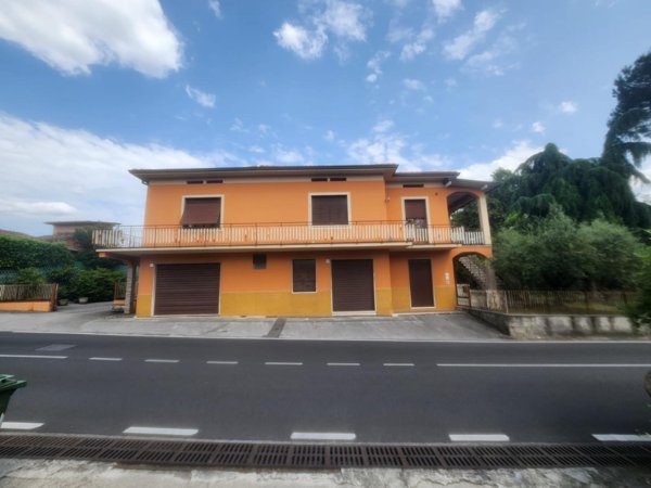 casa indipendente in vendita a Capannori in zona Segromigno in Monte