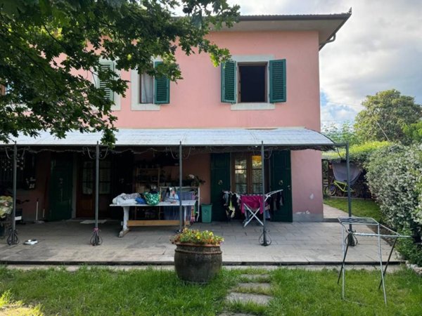 casa indipendente in vendita a Capannori in zona Marlia