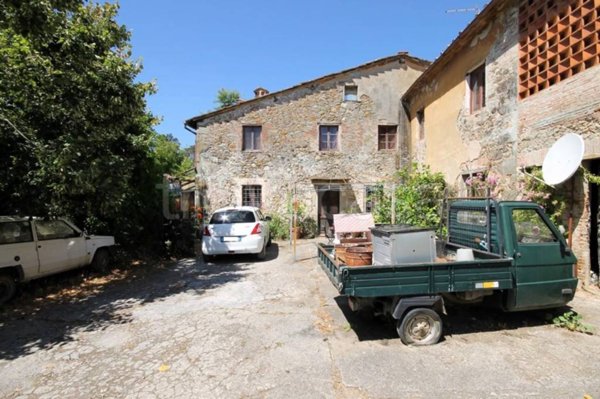 casa indipendente in vendita a Capannori in zona Marlia