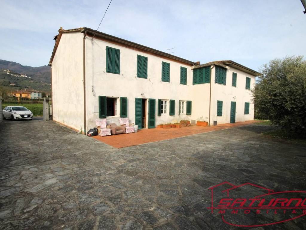 casa indipendente in vendita a Capannori in zona Marlia