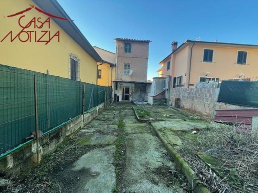 casa indipendente in vendita a Capannori in zona Marlia